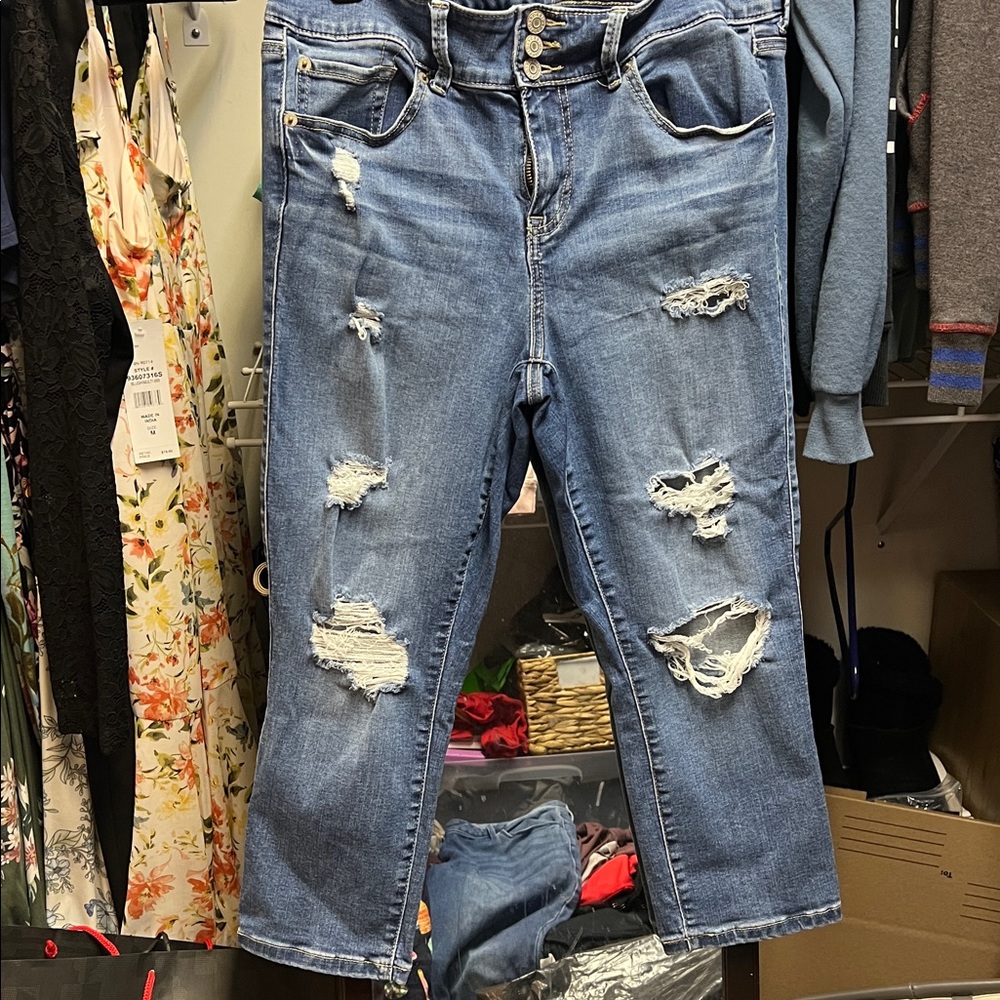 Torrid Capris - image 6